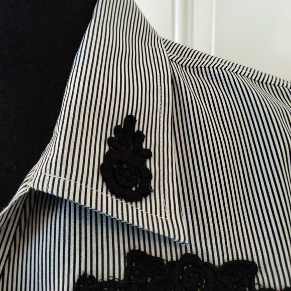 Las olas black and white striped 3/4 sleeve blouse with lace trim hem - Picture 5 of 12